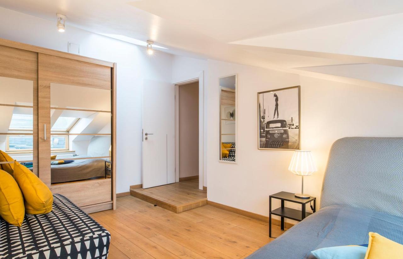 Central 2-Level Penthouse With Terrace And Free Parking Riga Luaran gambar