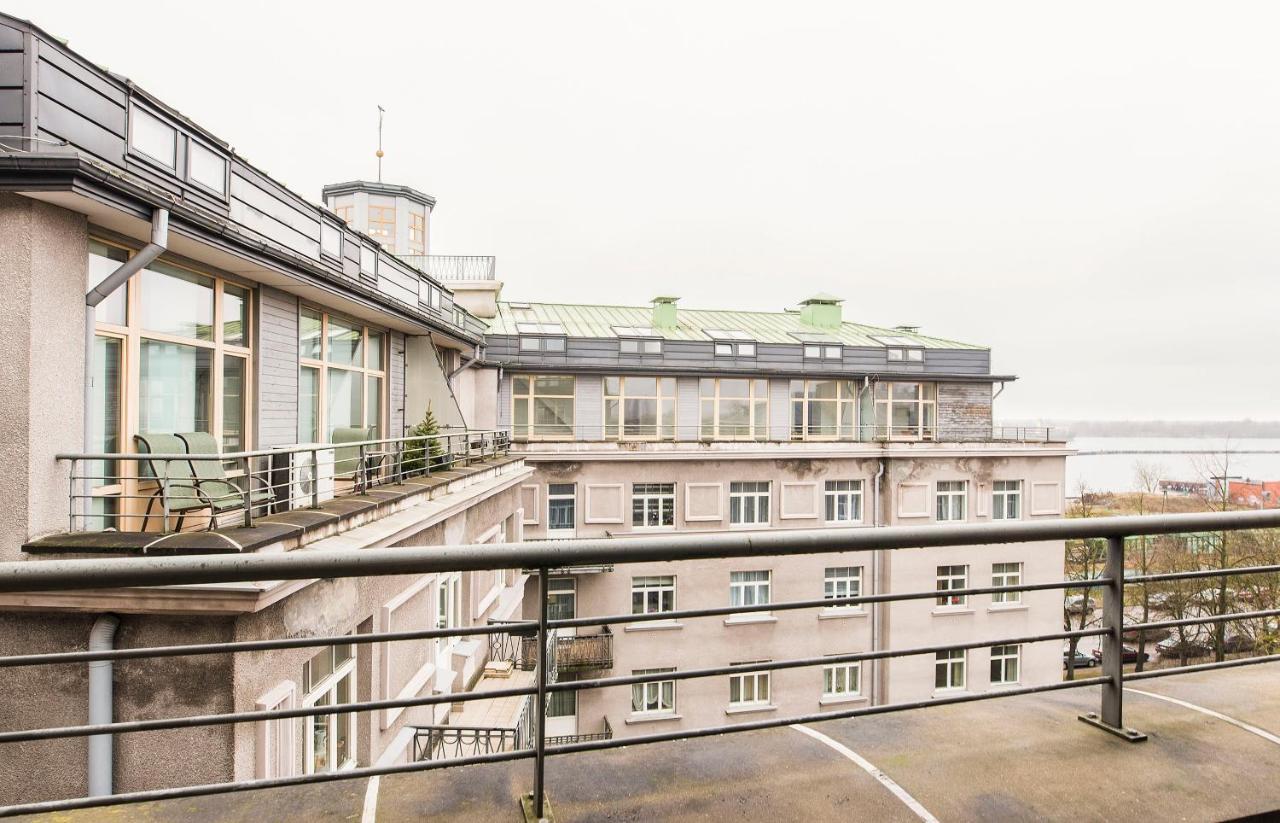 Central 2-Level Penthouse With Terrace And Free Parking Riga Luaran gambar